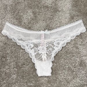 NWOT Victoria’s Secret Dream Angel’s thong panty. Size small